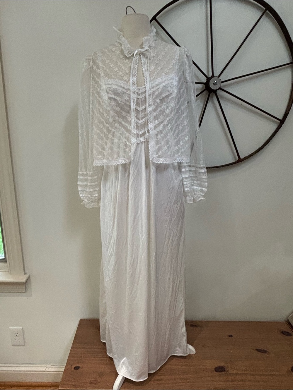 Taryn Alexander 1970s white romantic lace union bridal peignoir nightgown set L